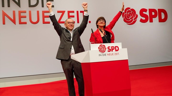 Γερμανία: Υπέρ της παραμονής στον κυβερνητικό συνασπισμό αποφάσισε το SPD