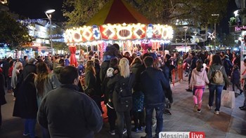Καλαμάτα: Χιλιάδες πολίτες καλωσόρισαν τα Χριστούγεννα παρέα με τη Μαλού – ΦΩΤΟ – ΒΙΝΤΕΟ