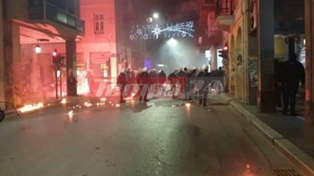 Επεισόδια στην Πάτρα: Τέσσερις τραυματίες, 21 προσαγωγές και επτά συλλήψεις