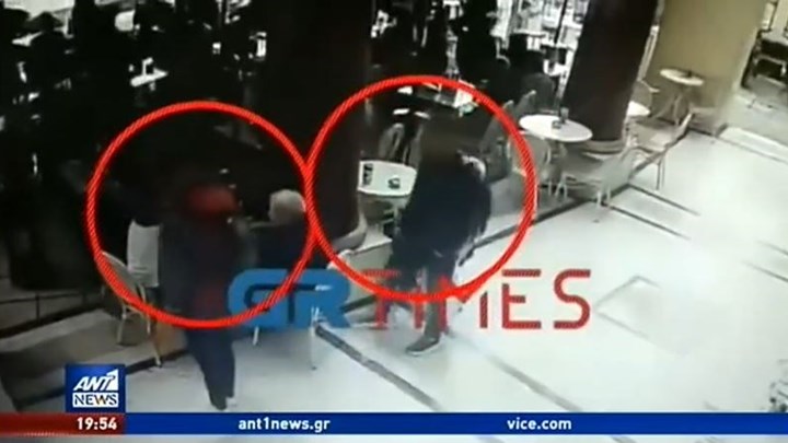 Θεσσαλονίκη: Καρέ – καρέ η δράση τσαντάκηδων στο κέντρο της πόλης – ΒΙΝΤΕΟ