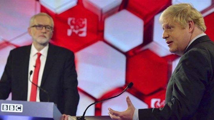 Σε «αναμμένα κάρβουνα» ο Τζόνσον: “Ψαλιδίζει” συνεχώς τη διαφορά ο Κόρμπιν