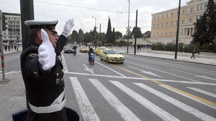 Ανεπίδεκτοι μαθήσεως οι Έλληνες οδηγοί: Παρκάρουμε… όπου βρούμε