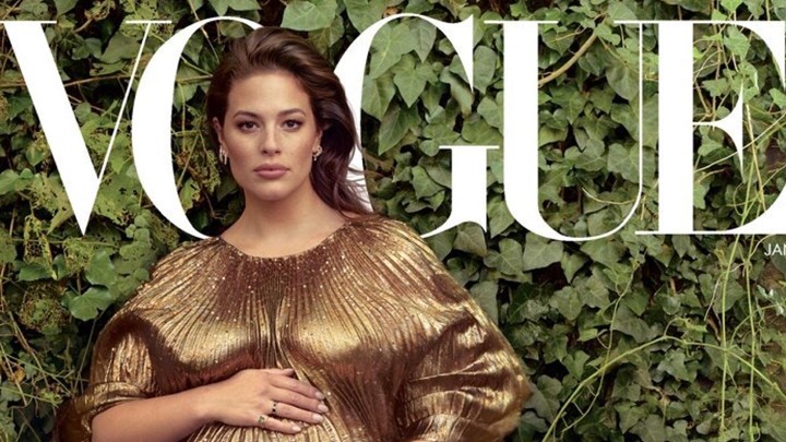 Η Άσλεϊ Γκράχαμ στο εξώφυλλο της Vogue λίγο πριν γεννήσει: Ένιωσα μοναξιά στην εγκυμοσύνη μου – ΦΩΤΟ