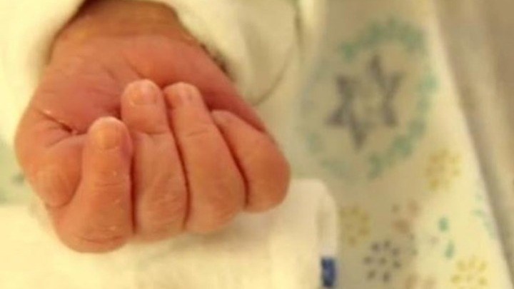 Στοιχεία που σοκάρουν: Μόλις 8 εκατομμύρια ο πληθυσμός της Ελλάδας το 2050 αν δεν στηριχθεί η μητρότητα