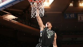 NBA: Σούπερ Αντετοκούνμπο στην 15η διαδοχική νίκη των Μπακς – BINTEO