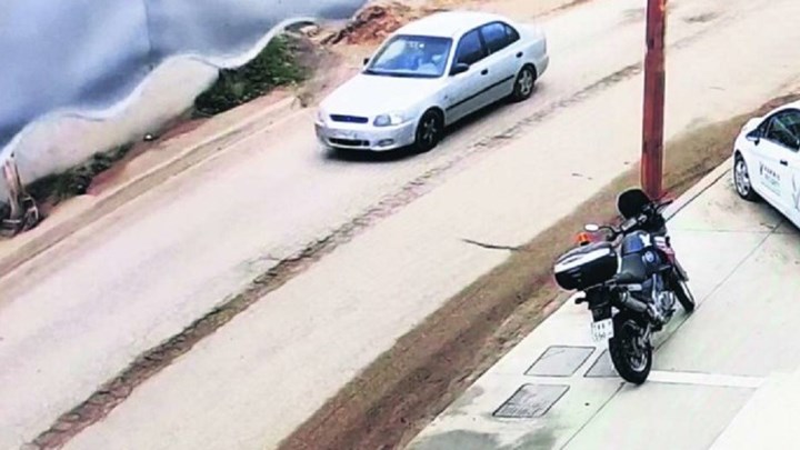 Δολοφονία στους Αγίους Θεοδώρους: Στο “μικροσκόπιο” ύποπτο αυτοκίνητο που βρέθηκε στα Μέγαρα – ΒΙΝΤΕΟ