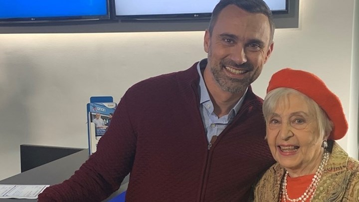 Η Έφη Παπαθεοδώρου βάζει πάλι τα γυαλιά στον Γιώργο Καπουτζίδη – ΒΙΝΤΕΟ