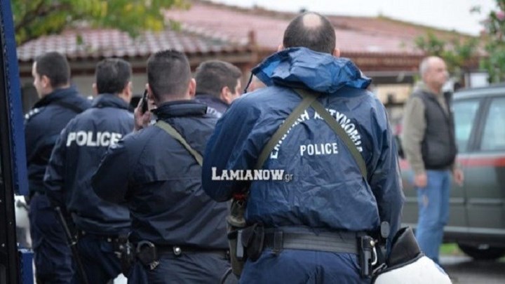 Λαμία: Επιχείρηση της αστυνομίας σε καταυλισμό ρομά – ΦΩΤΟ