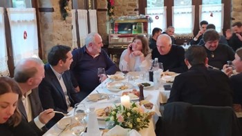 Το γεύμα του Τσίπρα σε ταβέρνα στα Τρίκαλα: Τι περιελάμβανε το μενού – Ποιοι ήταν στην παρέα – ΦΩΤΟ