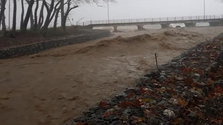 Λάρισα: Τεράστια προβλήματα προκάλεσε η “Διδώ” – Η μανία του νερού “κατάπιε” γέφυρα – ΦΩΤΟ