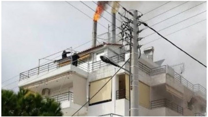 Γλυφάδα: Αναστάτωση από πυρκαγιά σε ψητοπωλείο – ΒΙΝΤΕΟ