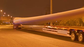 Μεταφορά πτερυγίων ανεμογεννητριών: Δεν έχετε δει ξανά τέτοια αναστροφή – Εντυπωσιακό ΒΙΝΤΕΟ