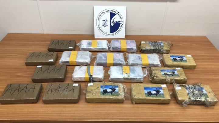 Μπλόκο σε φορτηγό με 22 κιλά κοκαϊνης από την Ιταλία – Εντοπίστηκε στη Μάνδρα – ΦΩΤΟ – ΒΙΝΤΕΟ