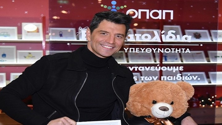 Δεκάχρονος ζήτησε για τα Χριστούγεννα το μπουφάν του Σάκη Ρουβά και η ευχή του πραγματοποιήθηκε