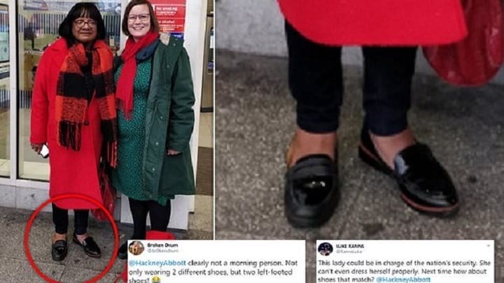 Βουλευτής φόρεσε δύο αριστερά παπούτσια και πήγε να ψηφίσει – ΦΩΤΟ