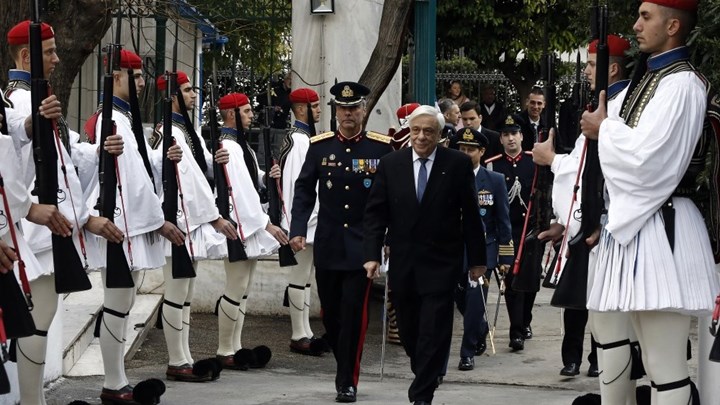 Η φασολάδα του Παυλόπουλου συντροφιά με την Προεδρική Φρουρά