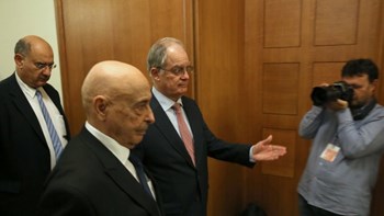 Το δείπνο Τασούλα με τον πρόεδρο της Βουλής της Λιβύης στη “Μεγάλη Βρετανία” – Ποιοι βουλευτές παραβρέθηκαν