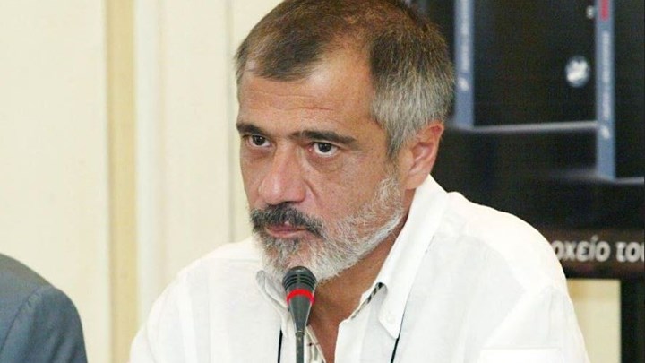 Ο Αντώνης Πρέκας προκαλεί με ένα βιβλίο – έκπληξη