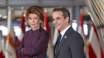 Η φωτογραφία του Μητσοτάκη με την Αυστριακή καγκελάριο που έγινε viral – ΦΩΤΟ