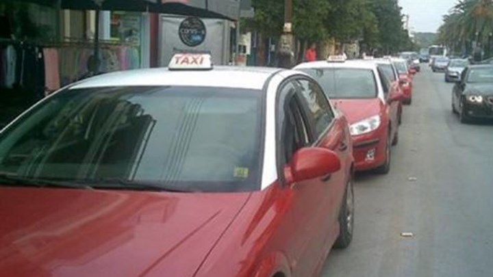 Σπάρτη: Ξέσπασε κόντρα για την αλλαγή χρώματος των ταξί