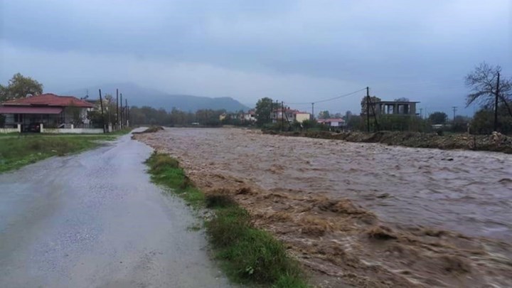 Έρευνα σοκ για τις πλημμύρες – Αυξάνονται τα θύματα στην Ελλάδα