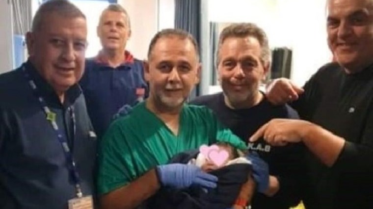 “Ελευθέριος Βενιζέλος”: Γέννησε στο αεροδρόμιο μόλις προσγειώθηκε – ΦΩΤΟ