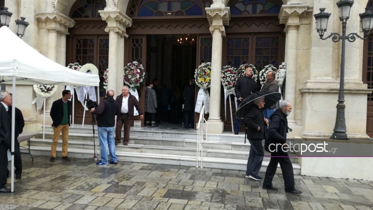 Κρήτη: Ράγισαν καρδιές στην κηδεία του θρυλικού αστυνομικού Κώστα Σολδάτου – ΦΩΤΟ