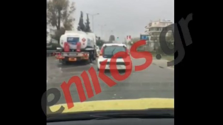 «Ετεοκλής»: Πλημμύρισε η Λεωφόρος Βουλιαγμένης από τη βροχή – ΒΙΝΤΕΟ αναγνώστη