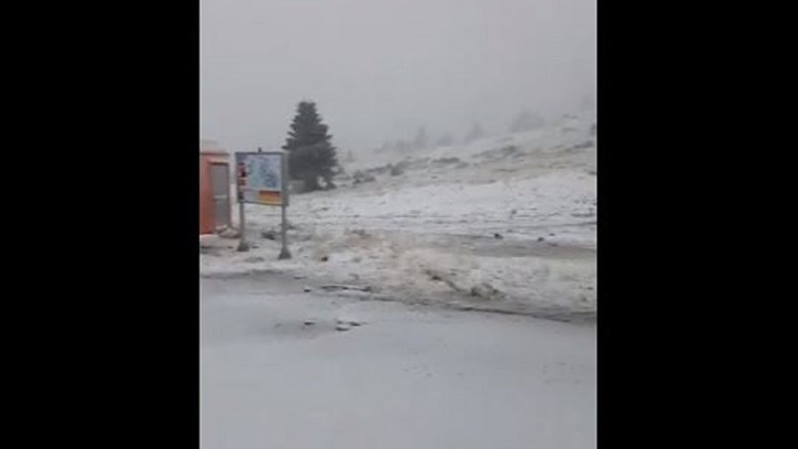 Στα “λευκά” ντύθηκε το χιονοδρομικό κέντρο Καλαβρύτων – ΒΙΝΤΕΟ