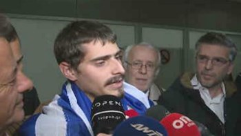 Έλληνας ναυτικός: Επιτέλους γύρισα σπίτι μου – ΦΩΤΟ – ΒΙΝΤΕΟ