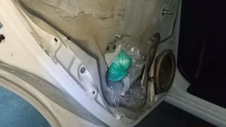 Έκρυβε έξι κιλά ηρωίνης στην… ταπετσαρία του αυτοκινήτου του – ΦΩΤΟ