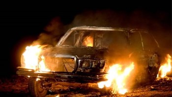Έκαψαν τέσσερα αυτοκίνητα στο Κολωνάκι