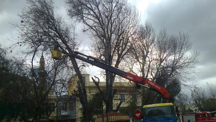 Χίος: Σε κρίσιμη κατάσταση άνδρας που έπεσε από γερανό