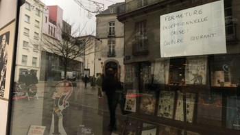 Παραλύει η Γαλλία από την απεργία  λόγω συνταξιοδοτικού – Επεισόδια στις διαδηλώσεις – ΒΙΝΤΕΟ