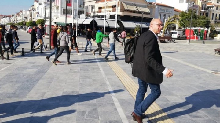 Δήμαρχος Ανατολικής Σάμου: Διώχνει μετανάστες και πρόσφυγες με υβριστικές εκφράσεις – ΒΙΝΤΕΟ