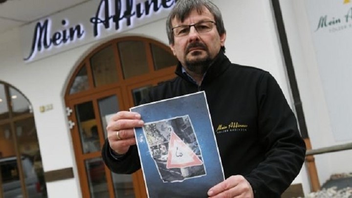 “Καβγάς” για τις μυρωδιές τυροπωλείου – ΦΩΤΟ