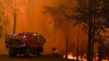 Πύρινη κόλαση στην Αυστραλία: Δύο πυροσβέστες νεκροί