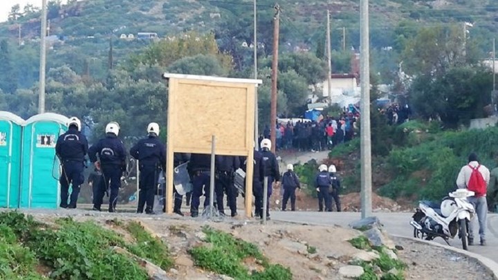 Σάμος : Επεισόδια στο ΚΥΤ – Έκλεισαν τα σχολεία στην περιοχή