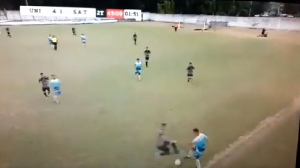 Ξύλο μέχρι τελικής… πτώσεως έπειτα από δολοφονικό μαρκάρισμα παίκτη – ΒΙΝΤΕΟ