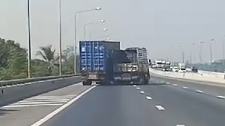 Επικίνδυνη «κόντρα» δύο φορτηγών για μία προσπέραση – ΒΙΝΤΕΟ