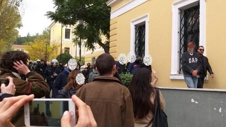 Κουκάκι: Οι πρώτες δηλώσεις του σκηνοθέτη μετά την απόφαση να αφεθεί ελεύθερος