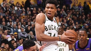 Αντετοκούνμπο: Έκανε “triple double” και οι Μπακς νίκησαν άνετα τους Νικς – ΒΙΝΤΕΟ