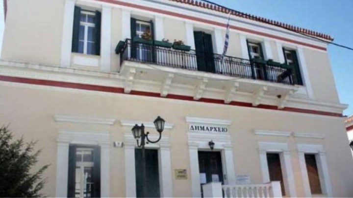 Αχαΐα: Διέρρηξαν το δημαρχείο Αιγίου και “ξήλωσαν” το χρηματοκιβώτιο