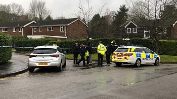 Φρίκη με στυγερή δολοφονία στη Βρετανία – Την αποκεφάλισαν μέσα στο σπίτι της – ΦΩΤΟ