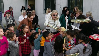 Επίσκεψη ανθρωπιάς σε παιδιά προσφύγων στο Σχιστό