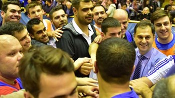 Υπουργοί στο.. . παρκέ: Φόρεσαν αθλητικά και πήγαν για μπάσκετ – ΦΩΤΟ