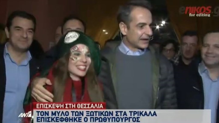 Έκαναν δώρο στον Μητσοτάκη ένα… λαχείο – ΒΙΝΤΕΟ