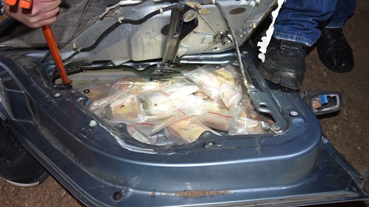 Καβάλα: Σε ηχείο, κούτες και φρεάτια κρυμμένα τα 3,3 εκατομμύρια ευρώ – ΦΩΤΟ