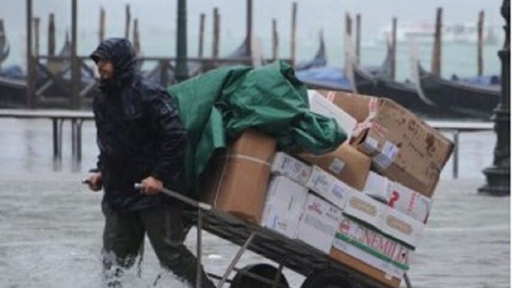 Η “Έλσα” σαρώνει τη Δυτική Ευρώπη – Δύο νεκροί στην Ιταλία και δύο στην Κορσική – ΒΙΝΤΕΟ