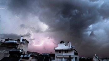Καιρός: Καταιγίδες, χαλάζι και θυελλώδεις άνεμοι – Η αναλυτική πρόγνωση
